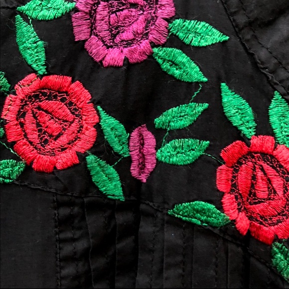 Black Top With Floral Embroidered Size XXL… - Picture 4 of 5